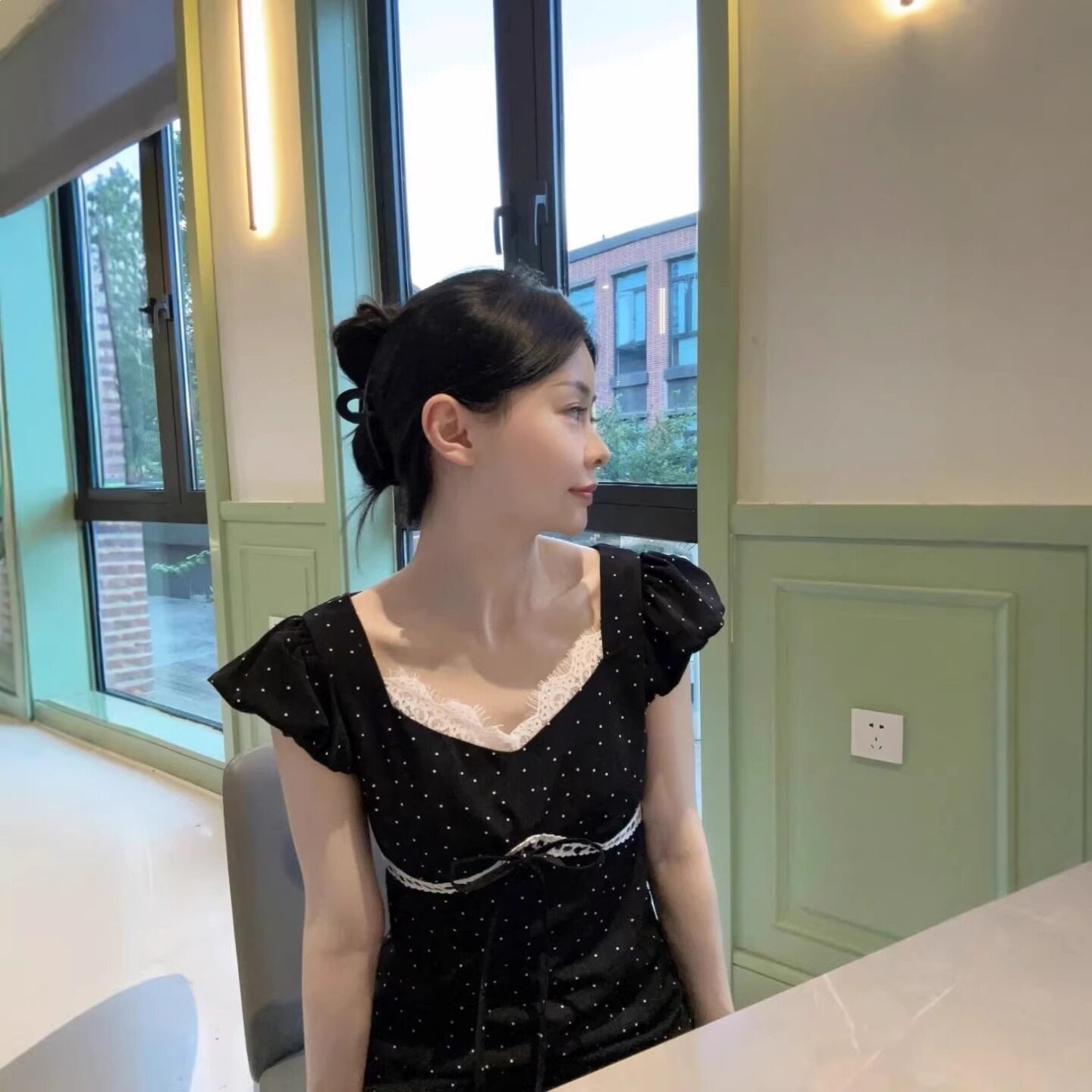 法式小飞袖蕾丝波点连衣裙子女款感收腰鱼尾包臀长裙