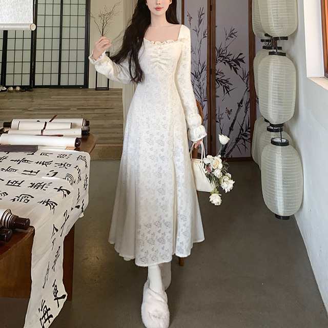 法式气质温柔甜美风连衣裙女装2025秋冬新款时尚方领收腰显瘦裙子