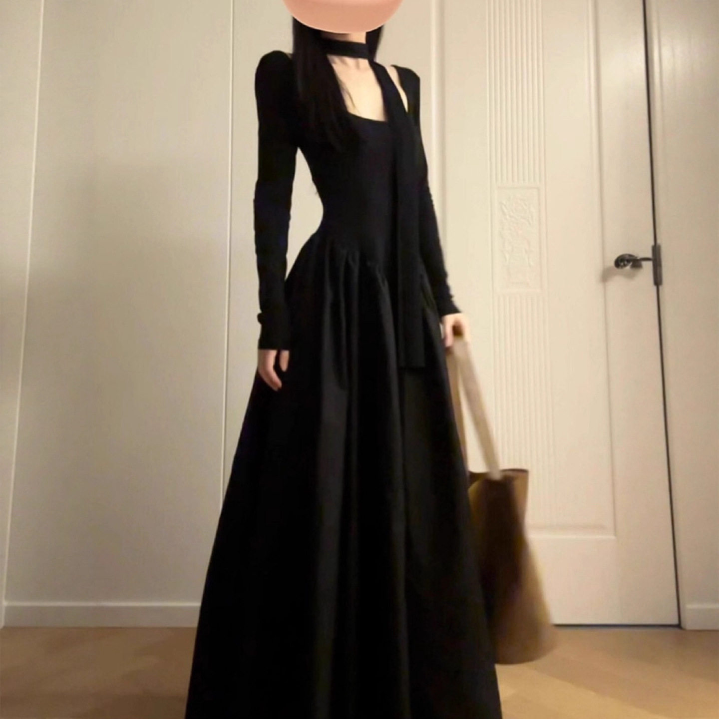 2026秋冬新款赫本风黑色长袖连衣裙气质女装收腰显瘦感长裙子