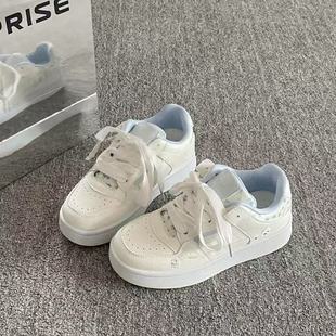 女童板鞋2026新款春季平底低帮中大童鞋子皮面时尚百搭小白鞋女款