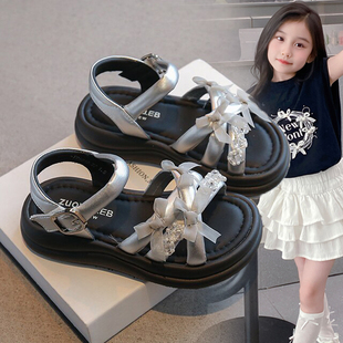 2026新款夏季女童凉鞋黑色儿童鞋子女孩蝴蝶软底露趾沙滩鞋公主鞋