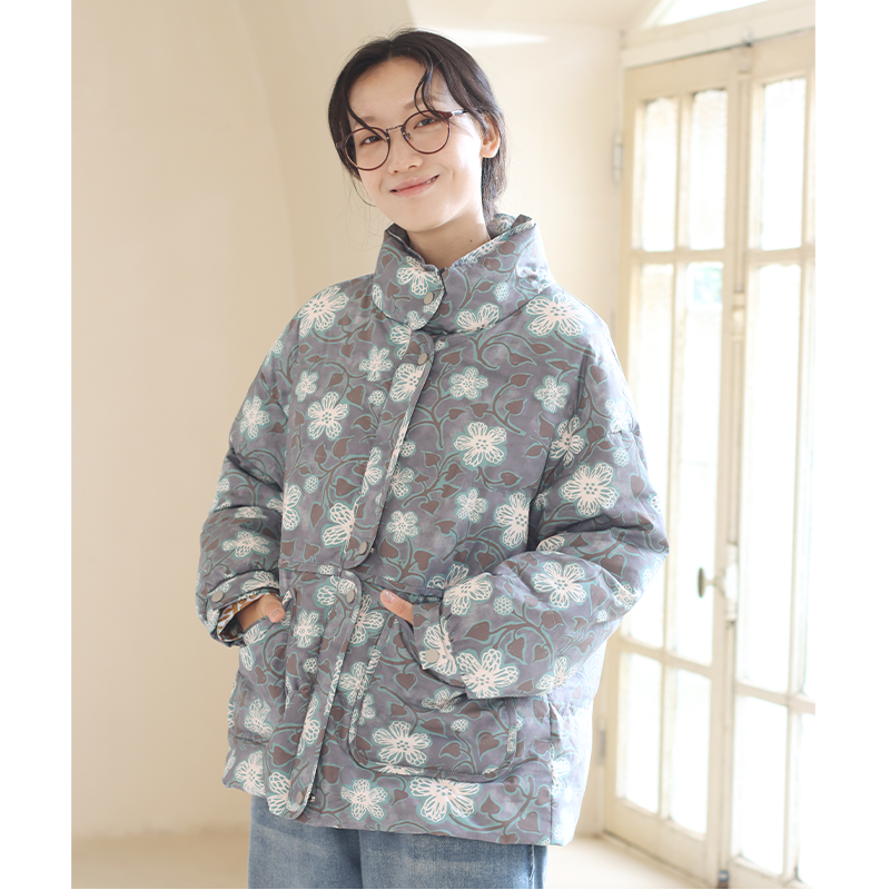 无色无味冬季休闲半高领羽绒服