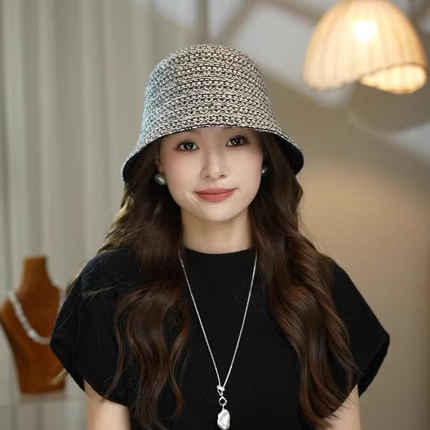 李小玉2025新款水桶帽子女秋冬针织渔夫帽复古休闲可折出游叠盆帽