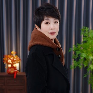 臻爱服饰【新芳】针织克拉克拉法帽带纽扣女冬季保暖护耳包头帽女