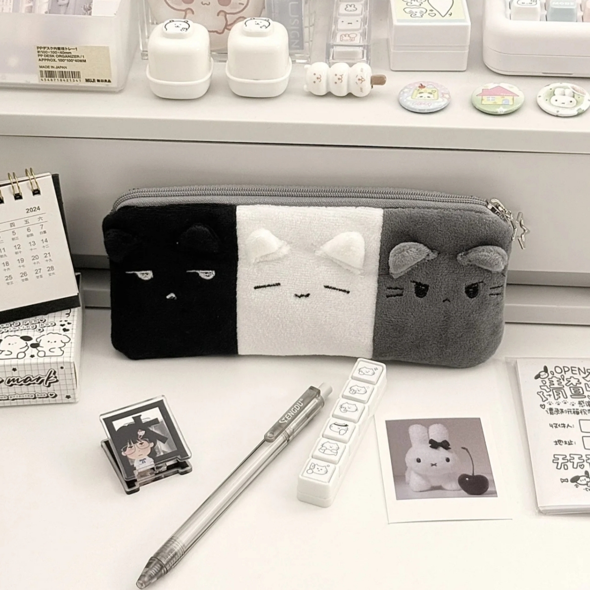 可爱毛绒黑白灰三拼笔袋