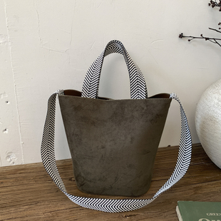 韩系复古麂皮水桶包包女大容量秋冬百搭手提斜挎包高级感托特包