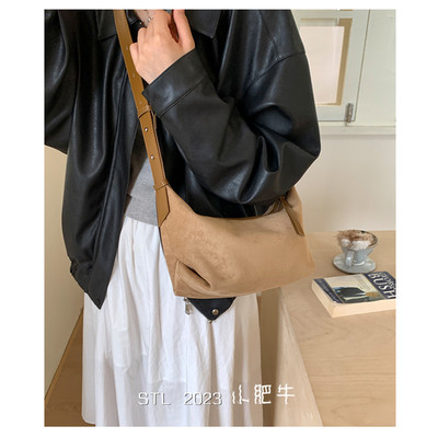 大容量复古轻奢斜挎饺子包