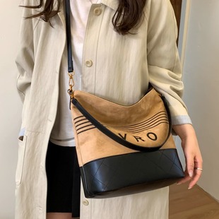 高级感复古麂皮水桶包包女2025新款大容量上班通勤洋气单肩斜挎包
