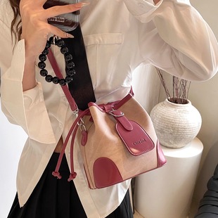 今年流行 2025休闲通勤单肩包 时尚 高级感复古水桶包女士包包新款