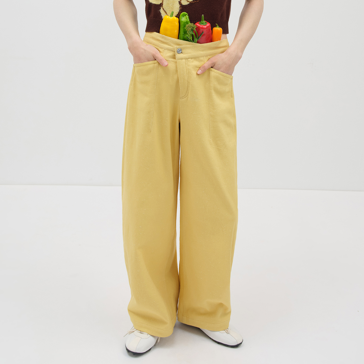 NMORE设计师品牌 25秋季新款 鹅黄色弯刀钩花牛仔裤