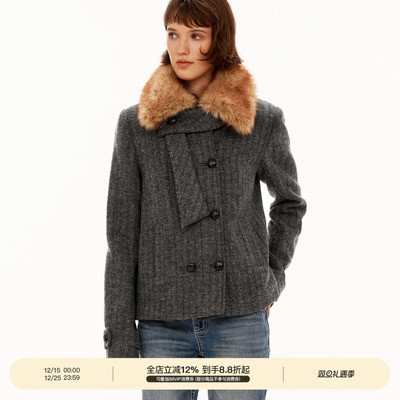 PUKI 50%羊毛 经典人字纹大衣 正肩修身毛领短款双排扣毛呢外套