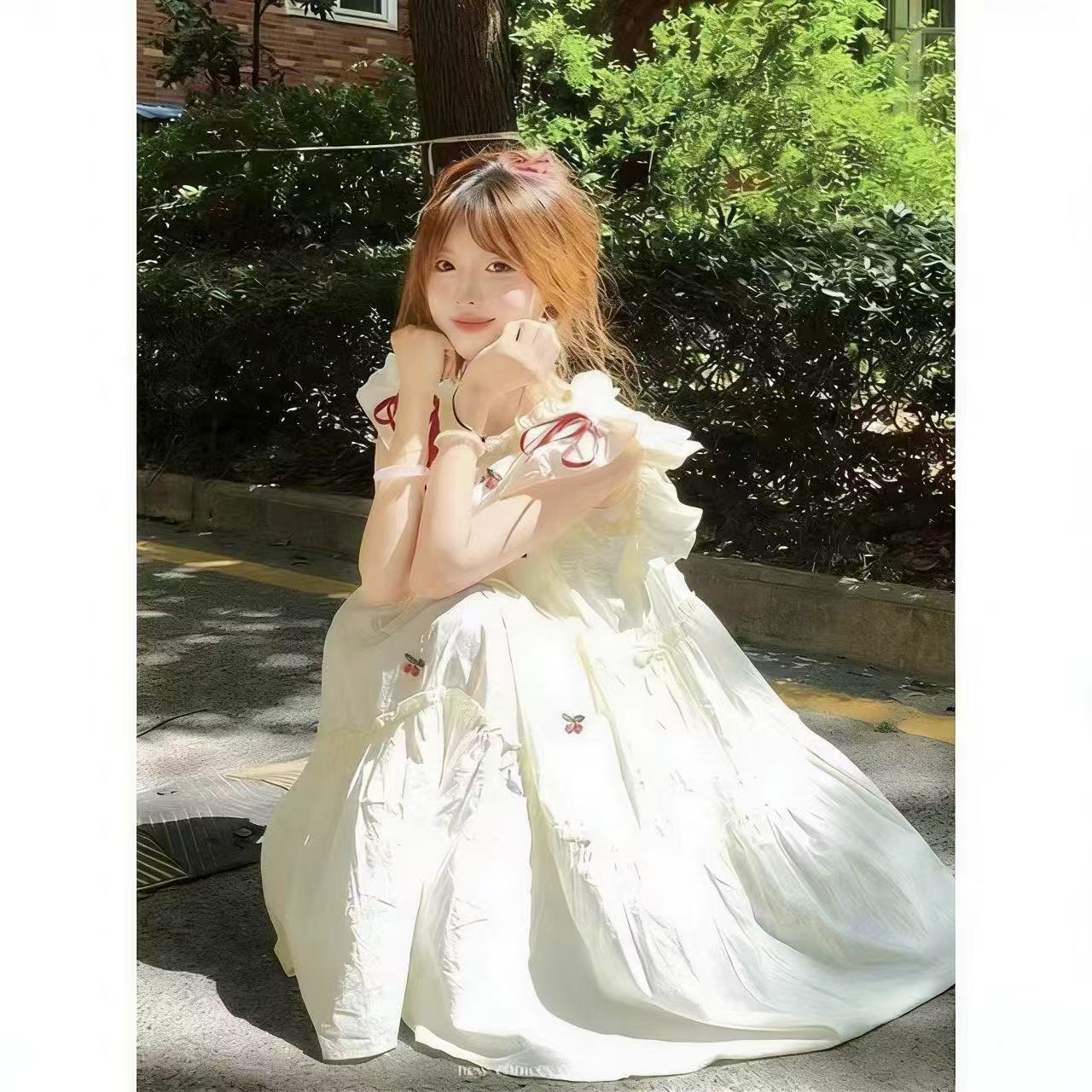 白色少女感小飞袖樱桃刺绣连衣裙女夏季小个子宽松减龄娃娃短裙子