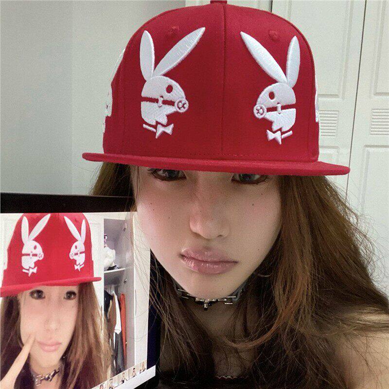 美式嘻哈红色兔子平沿鸭舌帽女夏季甜酷y2k辣妹百搭显脸小棒球帽