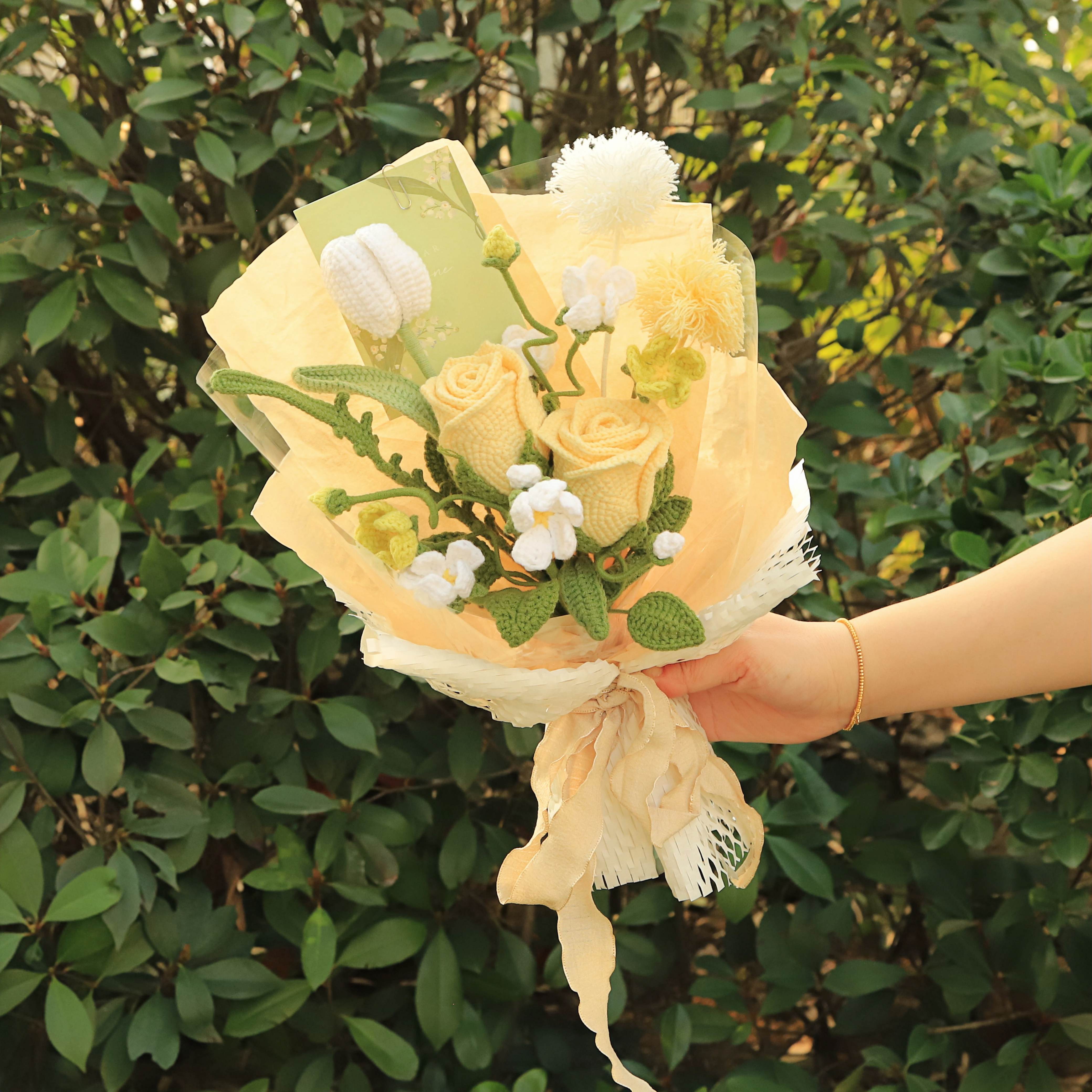 成品酒杯玫瑰毛线钩针编织花束