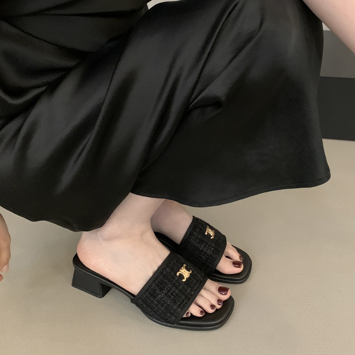 小香风粗跟一字拖女夏百搭露趾