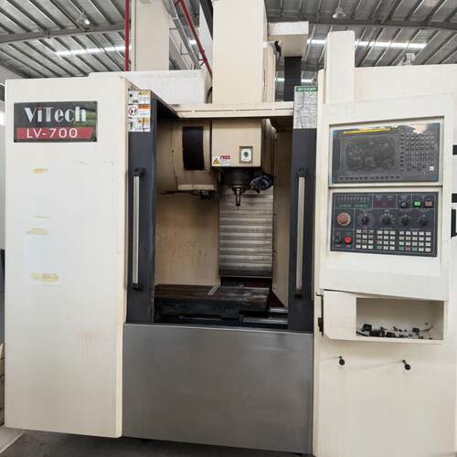 三台台湾威克700加工中心，主轴BT40，Fanuc-0i-MF（PLus）系统.