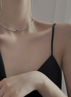 黑色方牌项链2024年新款女项链女高级设计感小众锁骨链颈链