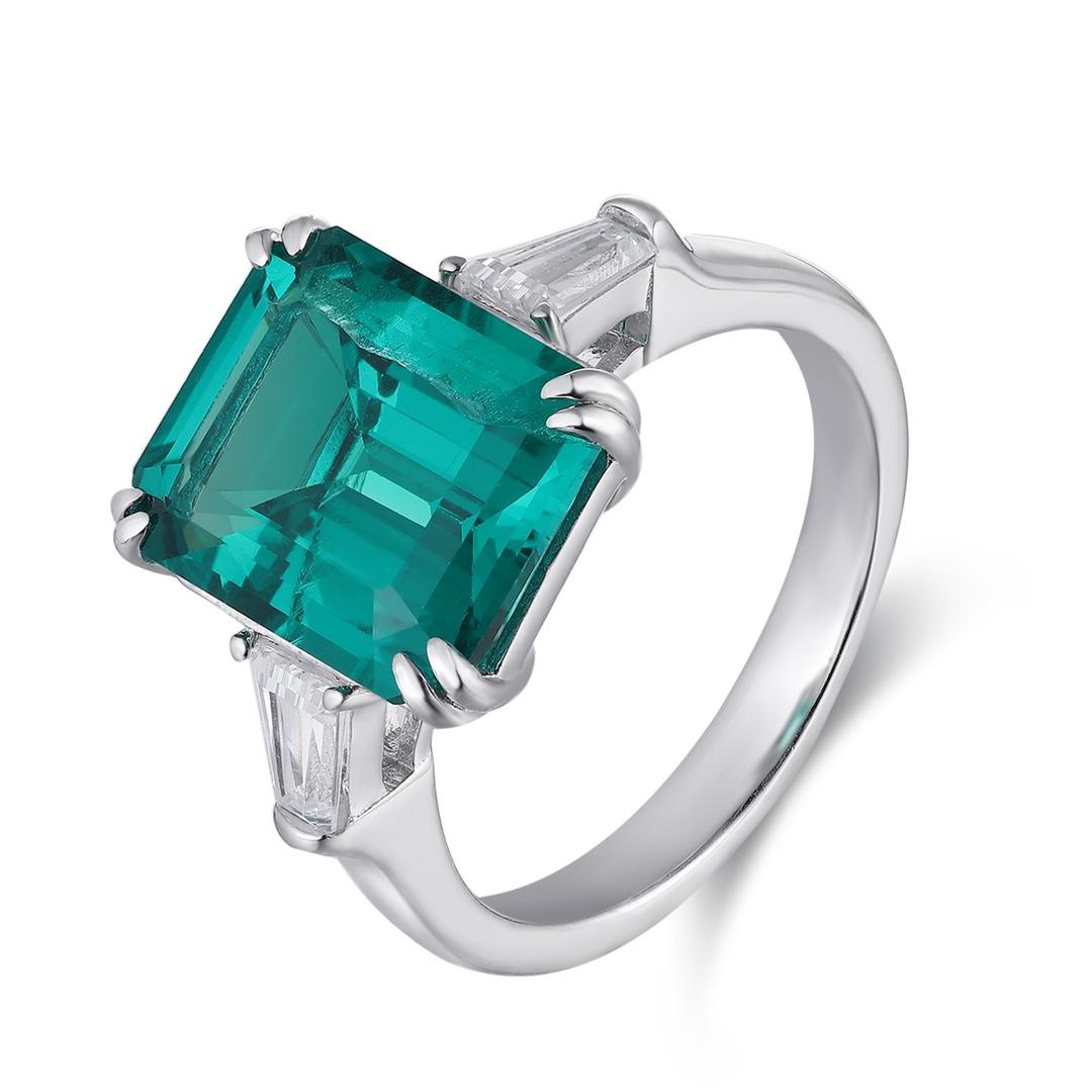 s925银培育祖母绿戒指女主石：5.705ct 副石：0.55ct 总重：4.9g