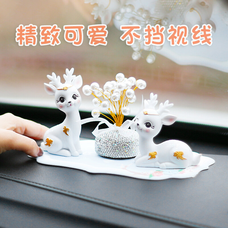 汽车摆件一路平安鹿网红女神款车载车内中控台装饰用品大全高档女