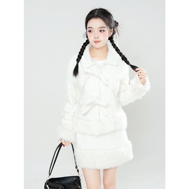 奶系小香风套装女秋季2025年新款高级感蝴蝶结毛毛外套短裙两件套