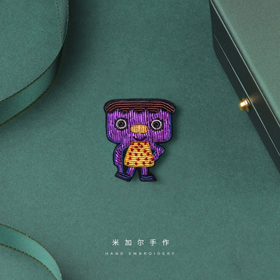 法国创意设计茄子君胸针