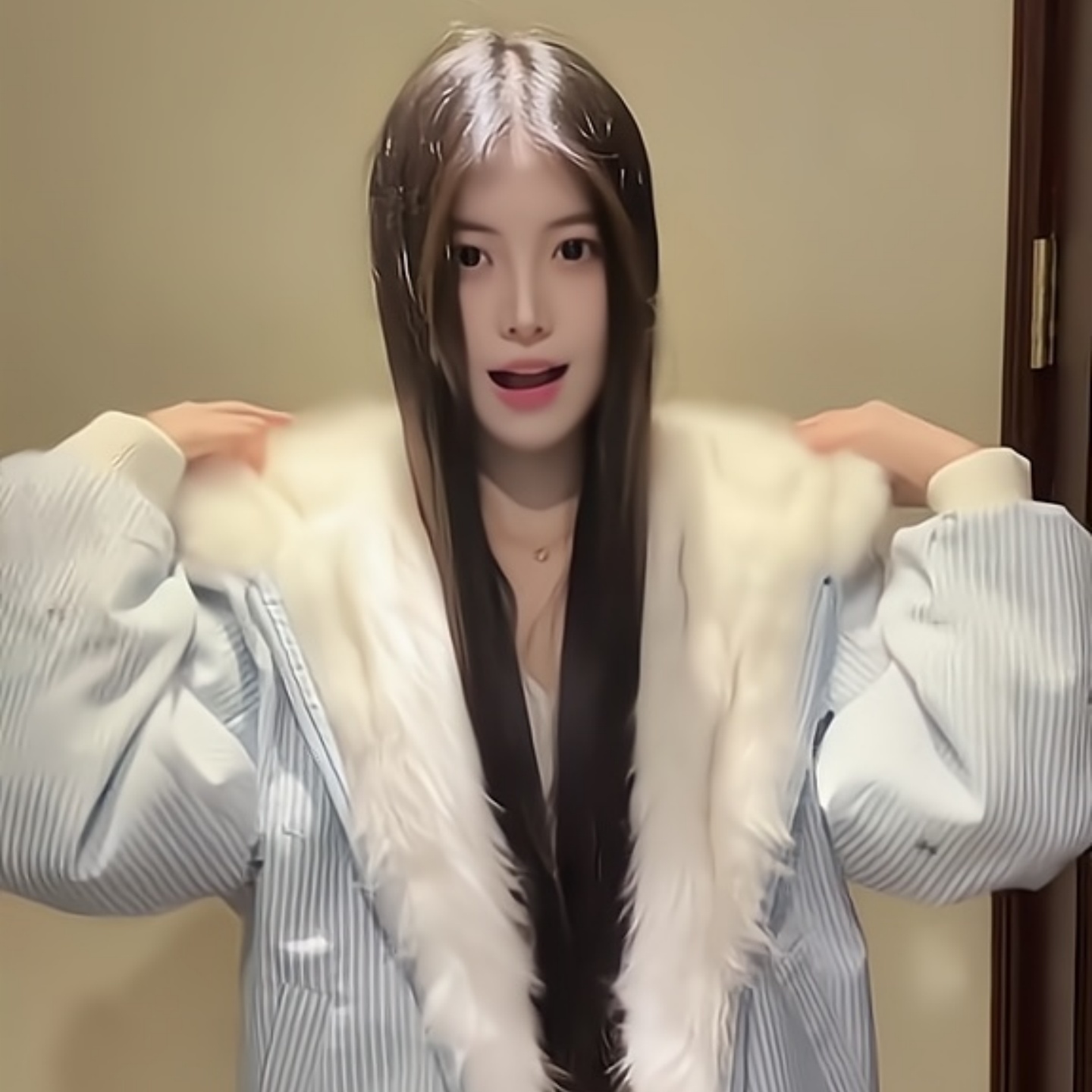 超百搭连帽短款羽绒棉服