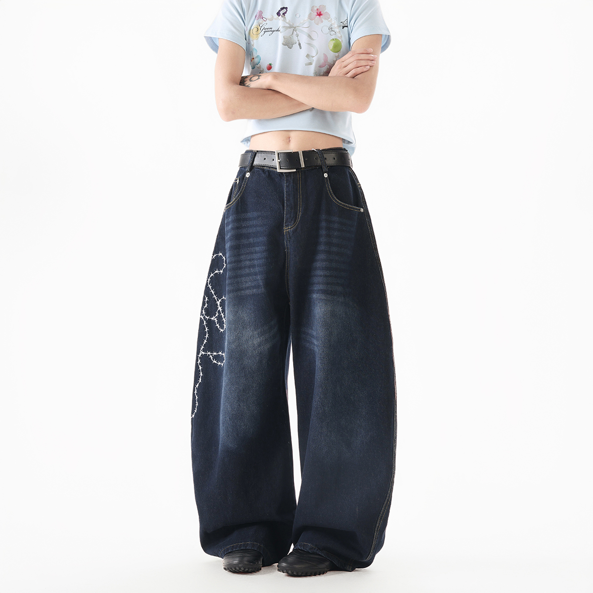 现货A412-DM412-特P48-限88-黑色玫瑰刺绣弯刀牛仔裤，男装牛仔裤，电商A412