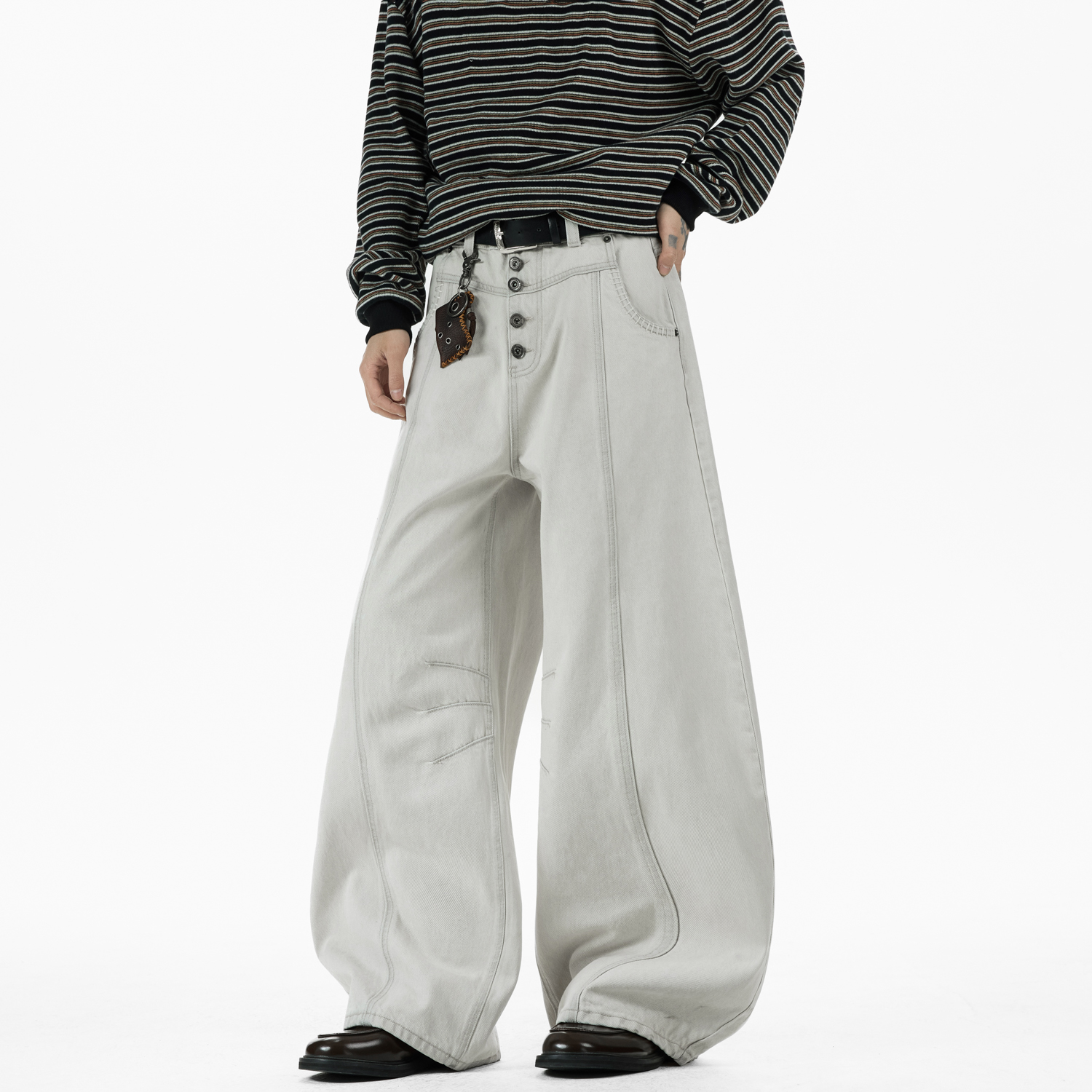 现货A412-DM537-特P55-限价98-灰白排扣弯刀解构牛仔裤，男装牛仔裤，电商A412