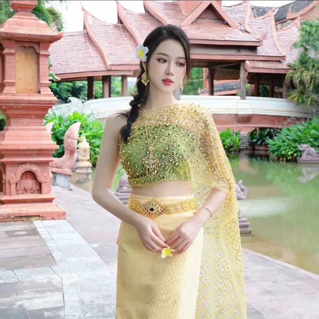 新款傣族服装西双版纳民族套装网红同款舞蹈影楼旅游拍照写真