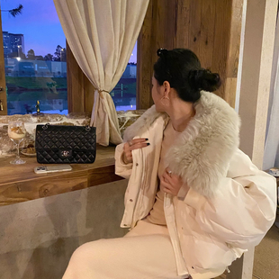 毛领标识非尺码 短款 标 羽绒服 7607561RM OUL 配宽毛领 DETAIL