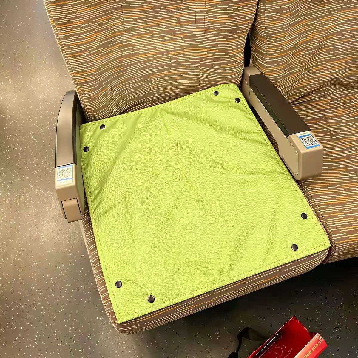 折叠坐垫旅行户外高铁隔脏垫便携