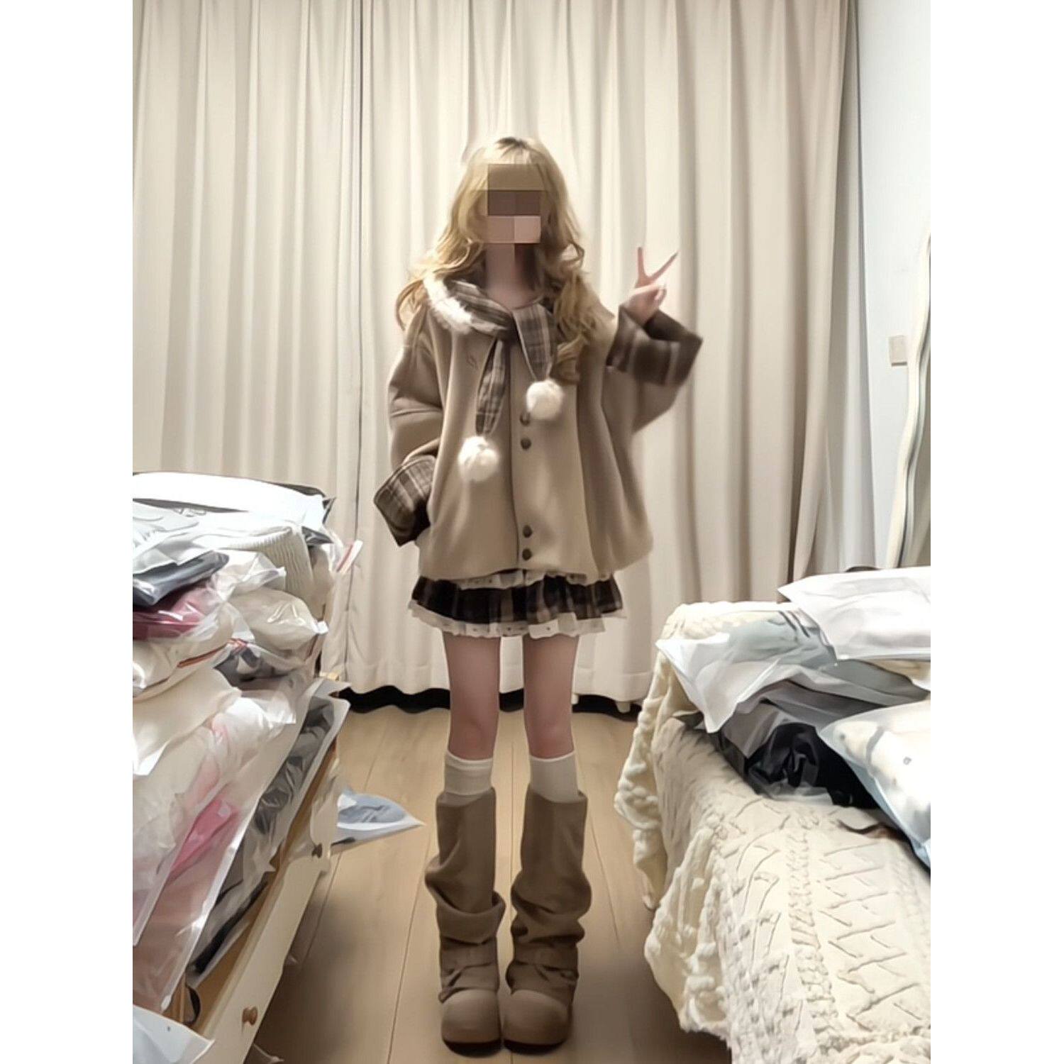 松栗糖心 甜美花苞围巾毛呢斗篷外套可爱+格纹短裙新款两件套