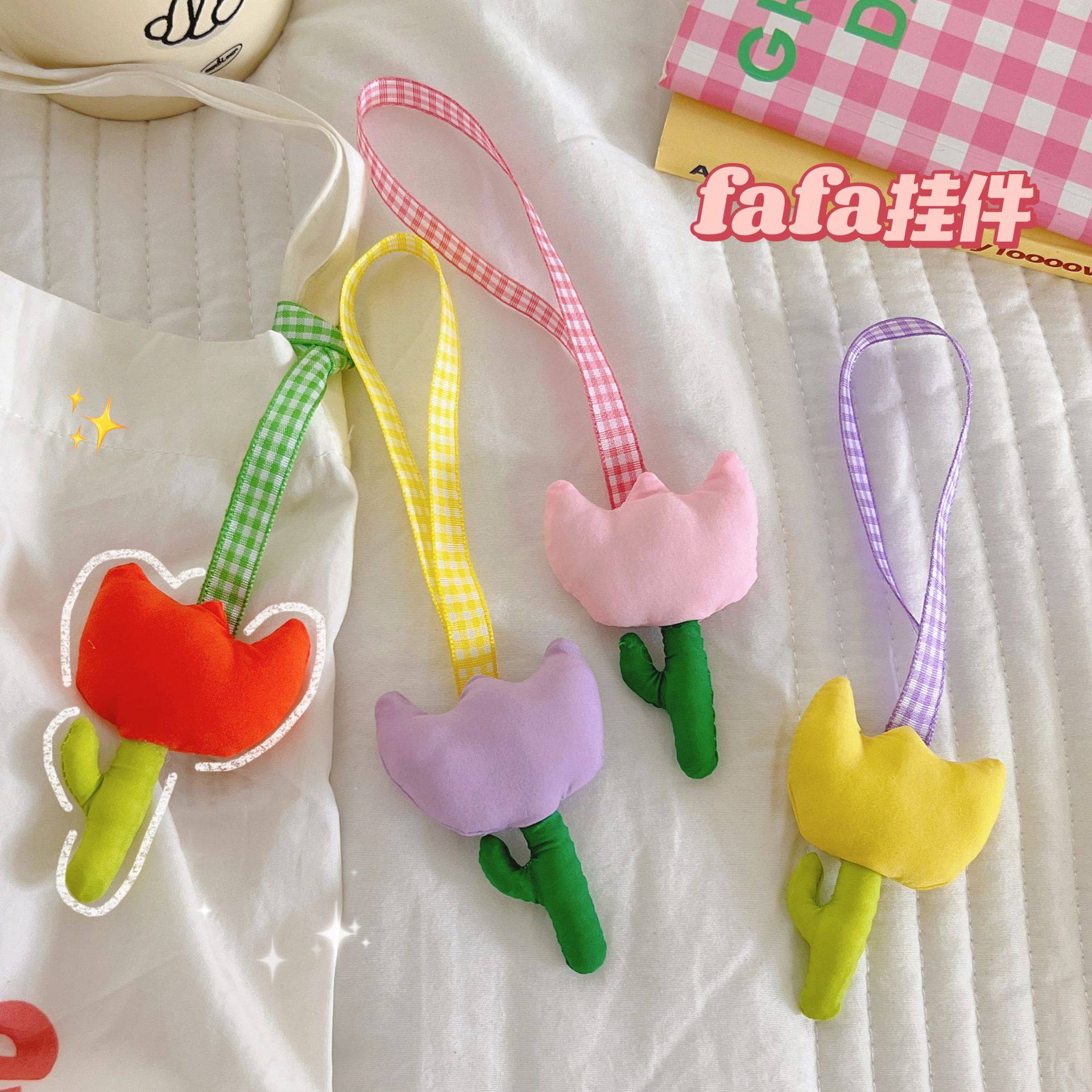 个性创意饰品女可爱郁金香挂饰精致情侣包包服装配件卡通糖果色花