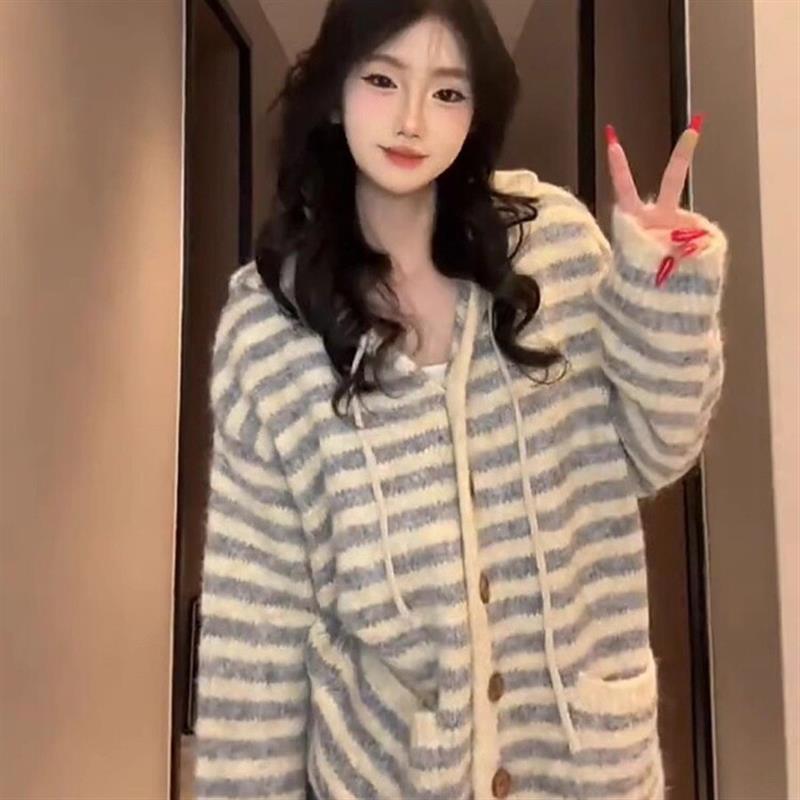 宽松大码上衣慵懒风毛衣女秋冬新款连帽外套条纹撞色针织女装开衫
