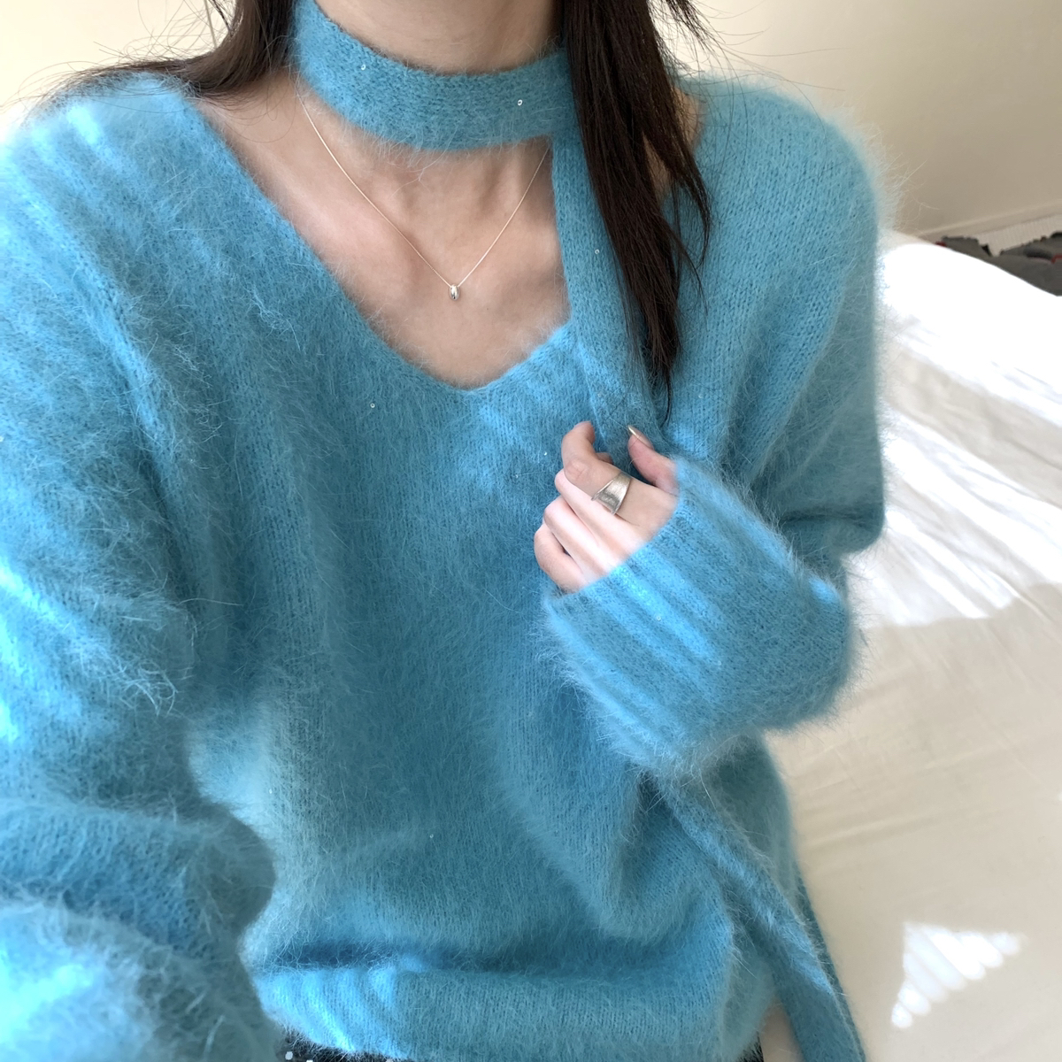 MORROW-气质鸡心领亮片套头保暖毛衣(配飘带)（含53.5兔毛）LJ511