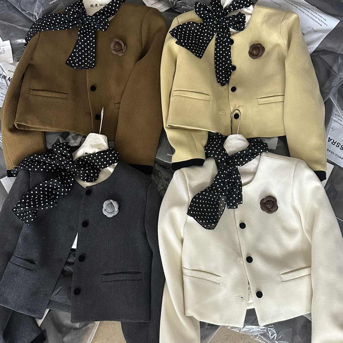 Miss Rao欣尧AOT-外套配胸花波点丝巾短外套(配胸花,丝巾)60506