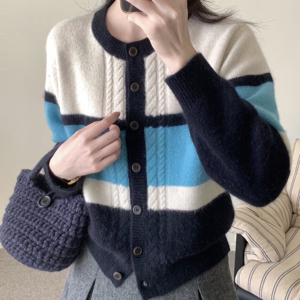 MUUTIS牧缇-色撞色蜜熊绒毛衣(含46.5绵羊毛)(19.4蜜熊绒)22-056