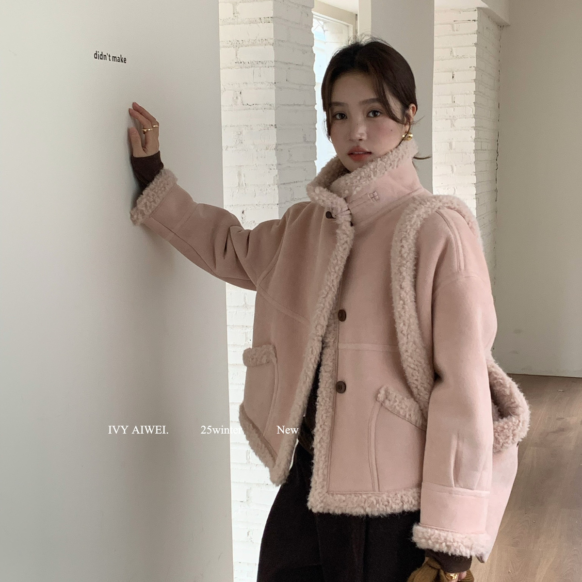 艾薇-韩系复古麂皮绒仿皮毛一体短外套(配包包)83132