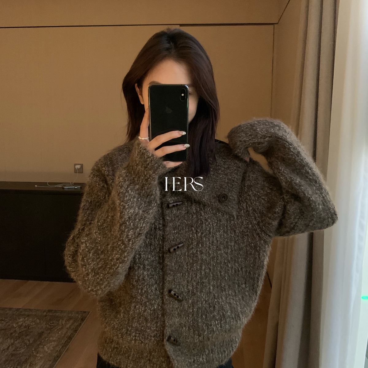 Hers-冬上新韩标简约日常气质调性翻领牛角扣保暖毛衣92775