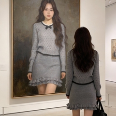 I am沐-花边蝴蝶结木耳边针织衫+半身裙套装(配蝴蝶结别针)A8836