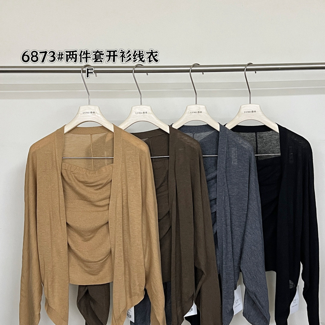 UMI-秋上新纯色针织开衫+修身纯色背心两件套套装（含5羊毛）6873图片