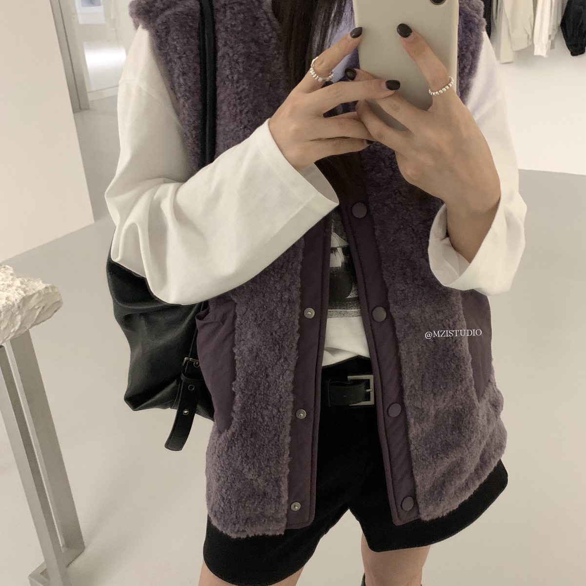 MZI STUDIO在基因里的松弛冬韩标双面可穿撞色毛茸茸马甲MZ88131