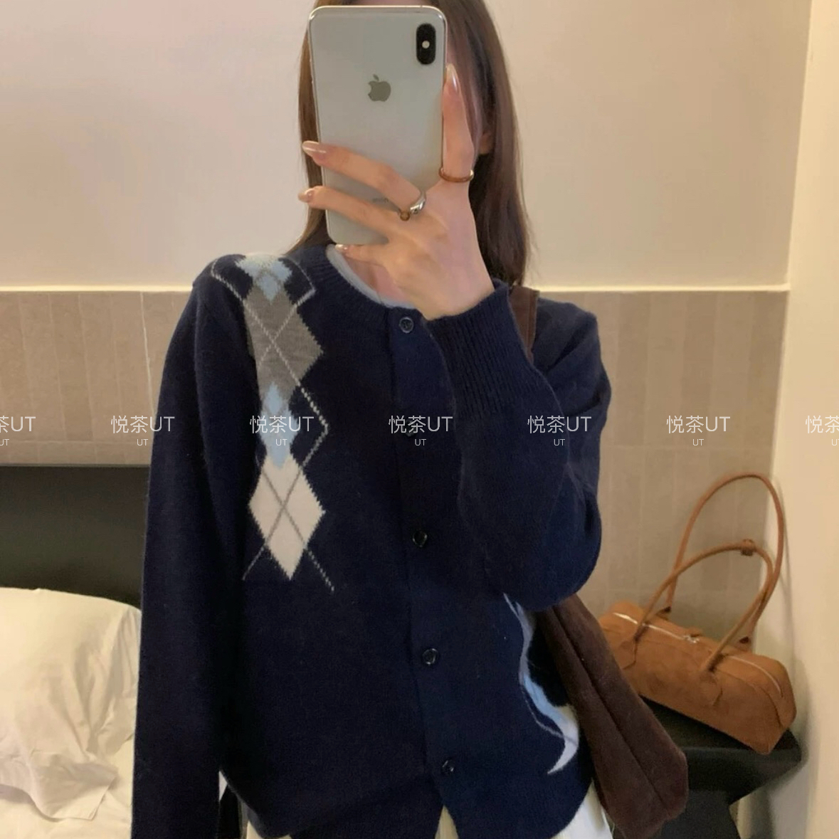 悦茶UniqueTea-冬上新法式复古格子百搭针织开衫xy830