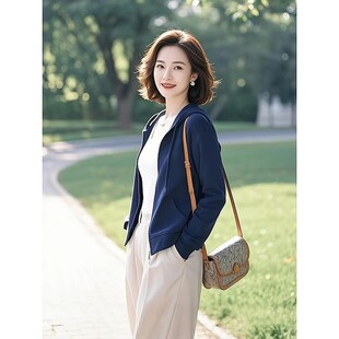 今年流行的爆款减龄漂亮洋气蓝色卫衣短款外套2025年开春新款女装