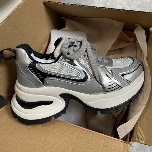 穿靴子的猫银色厚底老爹鞋女