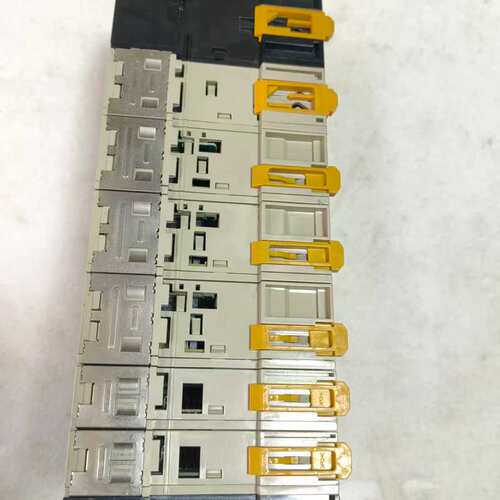 议价欧姆龙PLC 型号CJ21M-CPU12，带5个模块，分别是