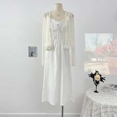 白月光穿搭蕾丝边吊带连