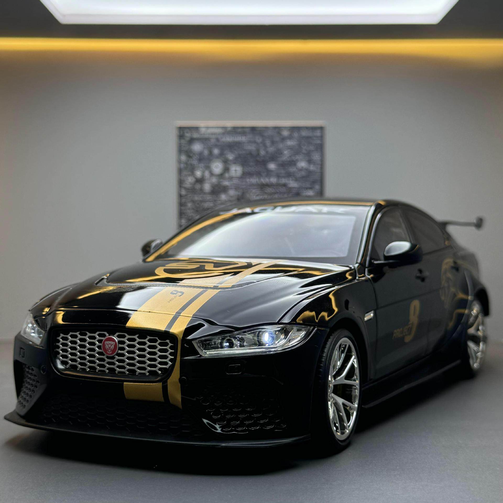【DZ696】奇艺合金车模1:18捷豹XE跑车声光滑行玩具车音效模型摆