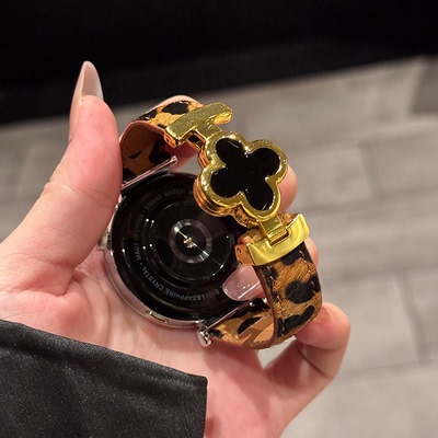 适用华为豹纹四叶草磁吸扣手表带