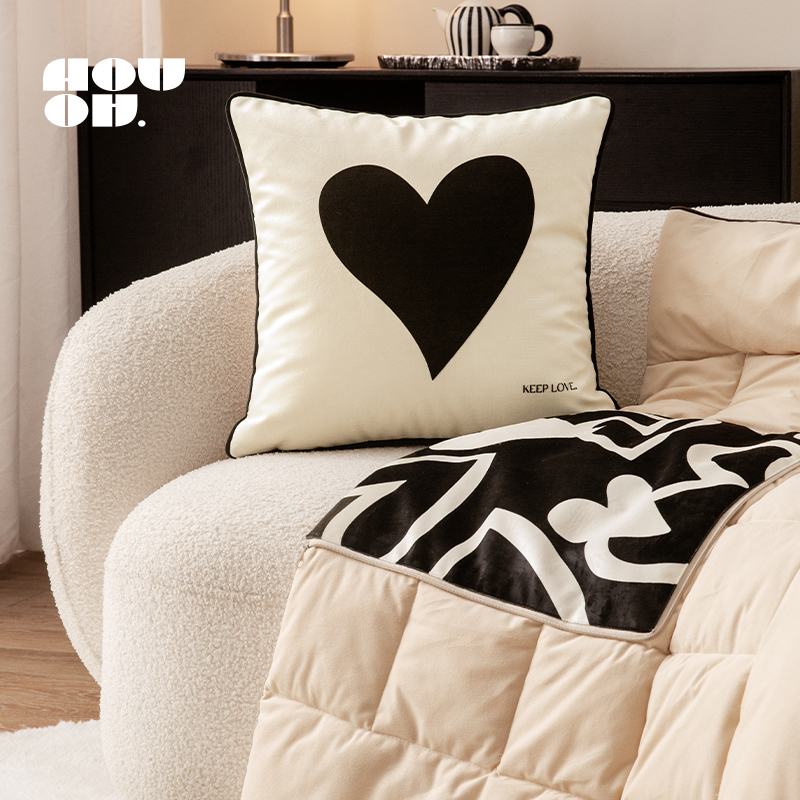 HOUOH爱心抱枕被子两用秋冬季靠垫毯子二合一办公室午睡枕头车载